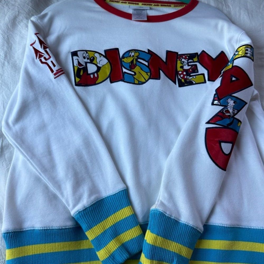 Disneyland white “S” sweatshirt